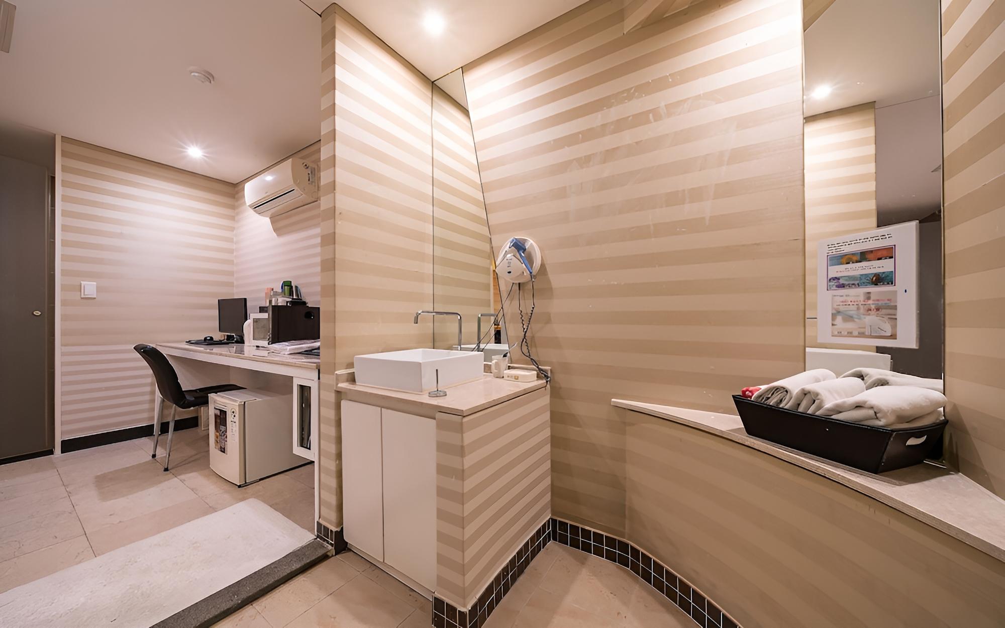 Room (Special Room) - Photo 11