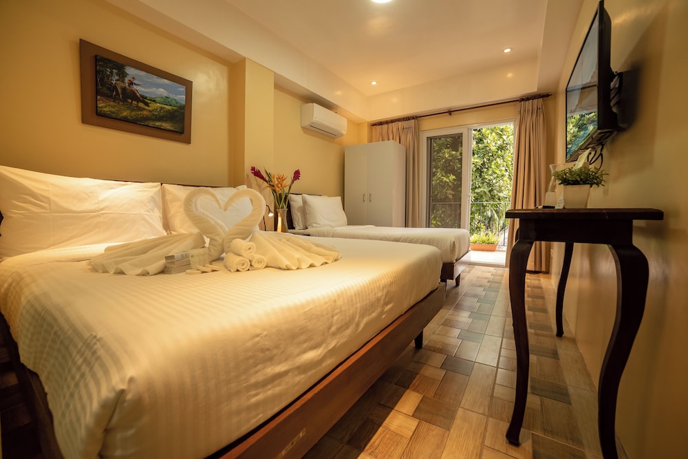 Premier Triple Room, Multiple Beds, Non Smoking, Mountain View - Photo 1