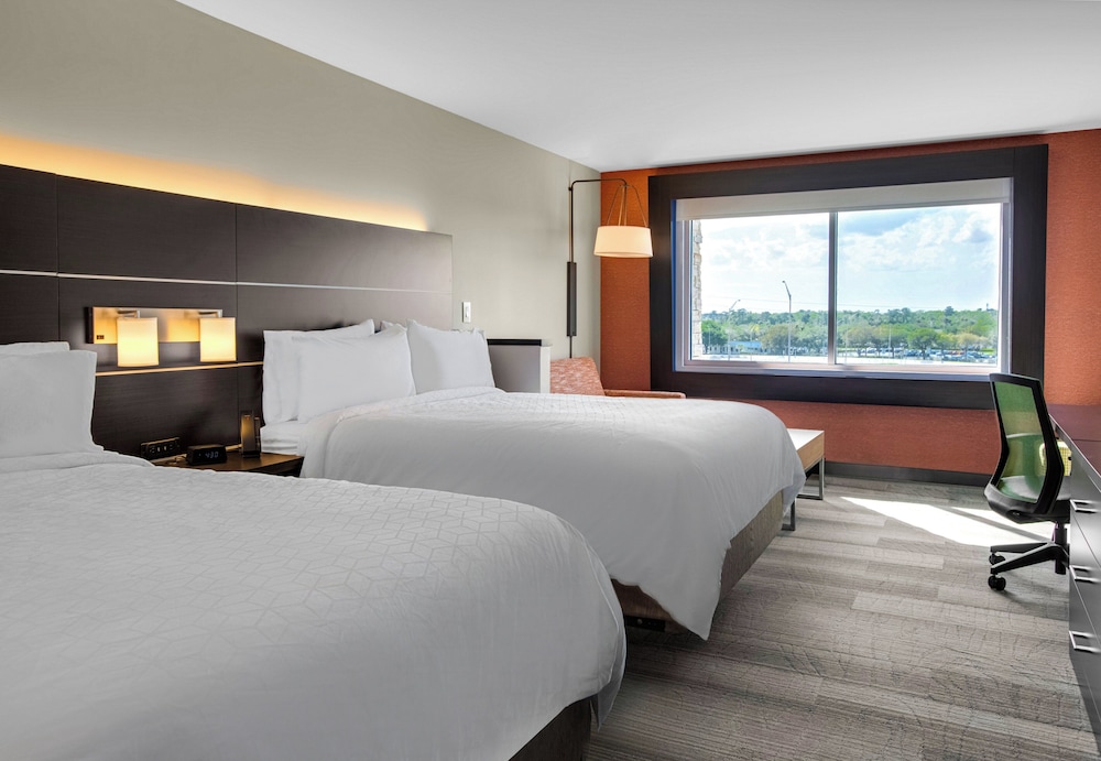 Suite, 2 Queen Beds (Additional Living Area) - Photo 3