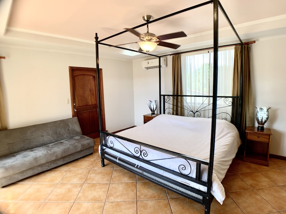 Condo, 4 Bedrooms