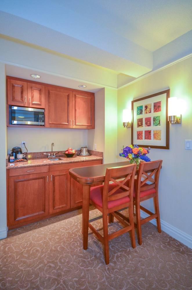 Executive Junior Suite, 1 King Bed: Oversized Room and Spacious Sitting area with Sofa Bed