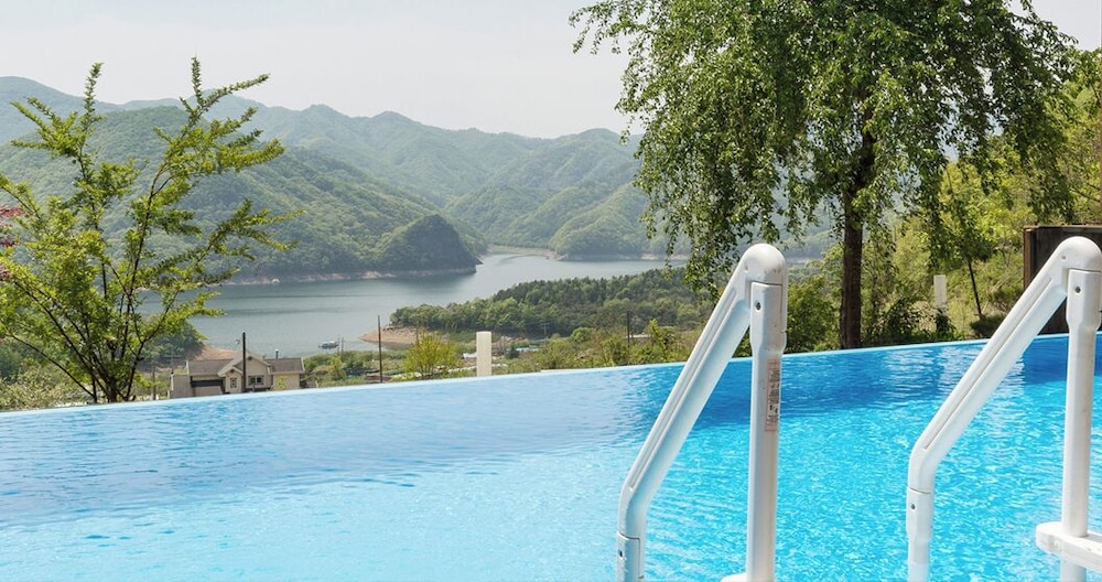 Deluxe Private Pool Villa B (Queenbed 2) + Private pool photo 2