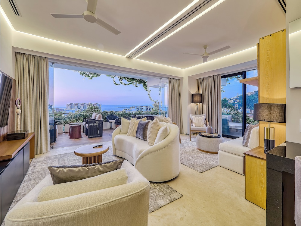 1 Bedroom Suite Corner 201