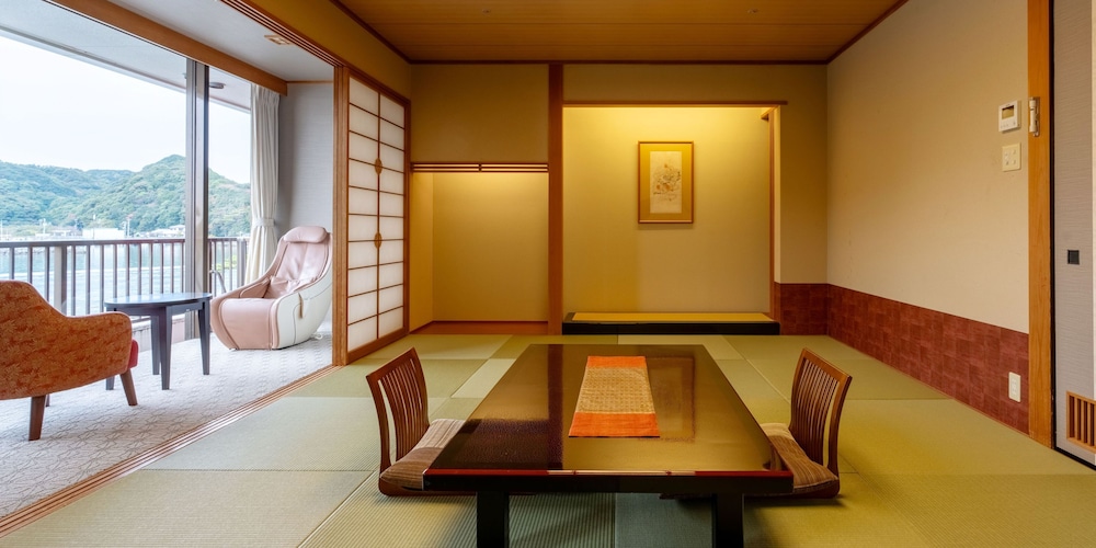 Japanese Style Room for 5 Guests, Ocean View photo 2