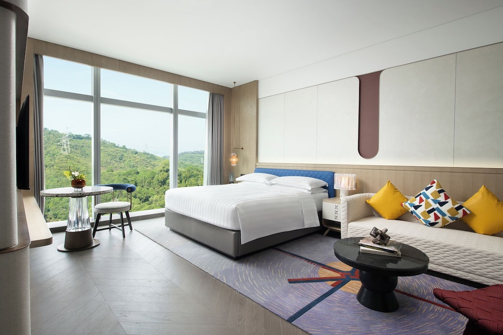 Deluxe Room, 1 King Bed, Club Lounge Access, Garden View