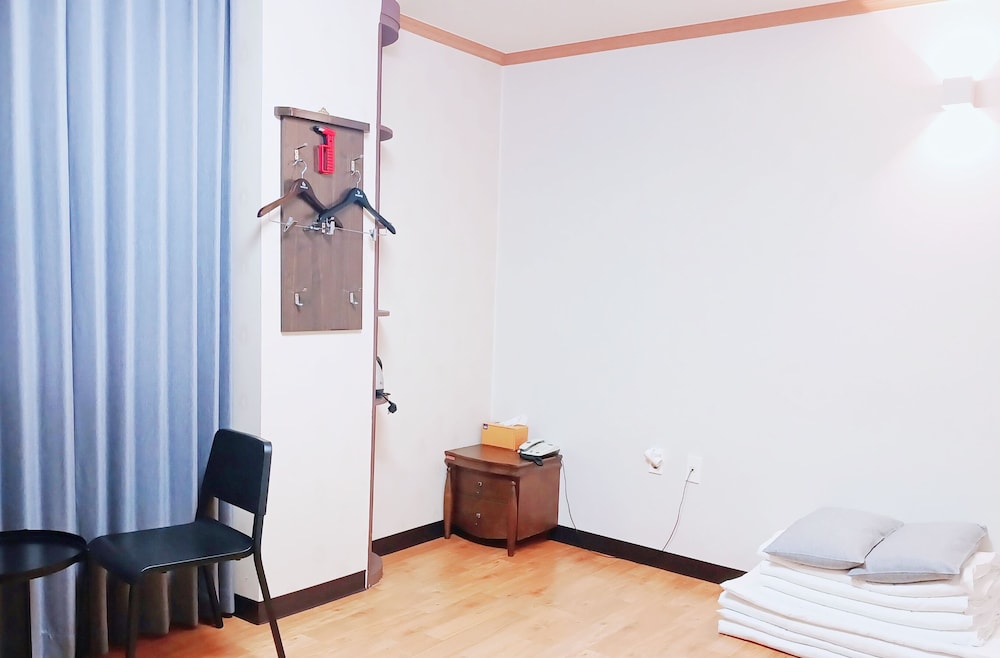 Standard Room, Non Smoking, Mountain View photo 2