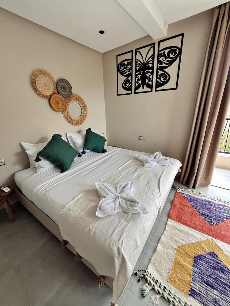 Deluxe Double Room, 1 Queen Bed, Balcony, Garden View photo 3
