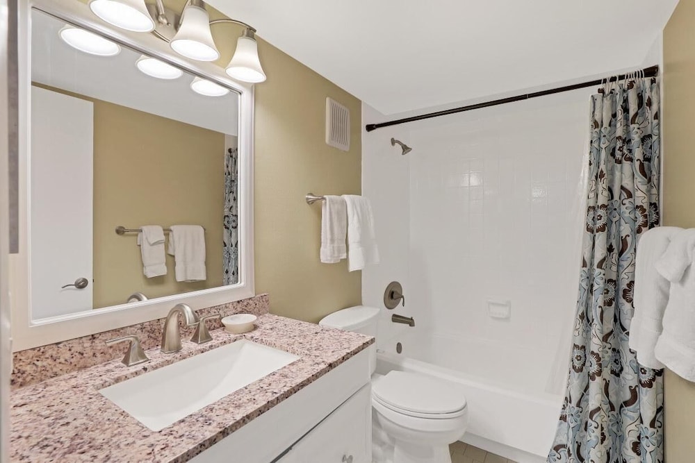 Condo, 1 King Bed with Sofa bed (Beachfront condo with pool and balcon)