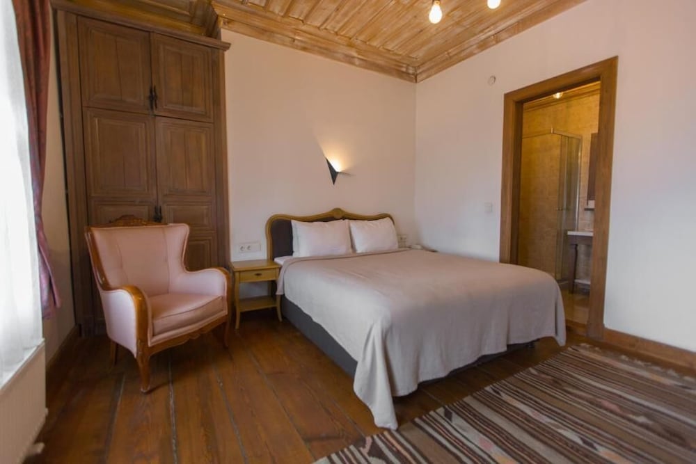 Economy Double Room photo 2