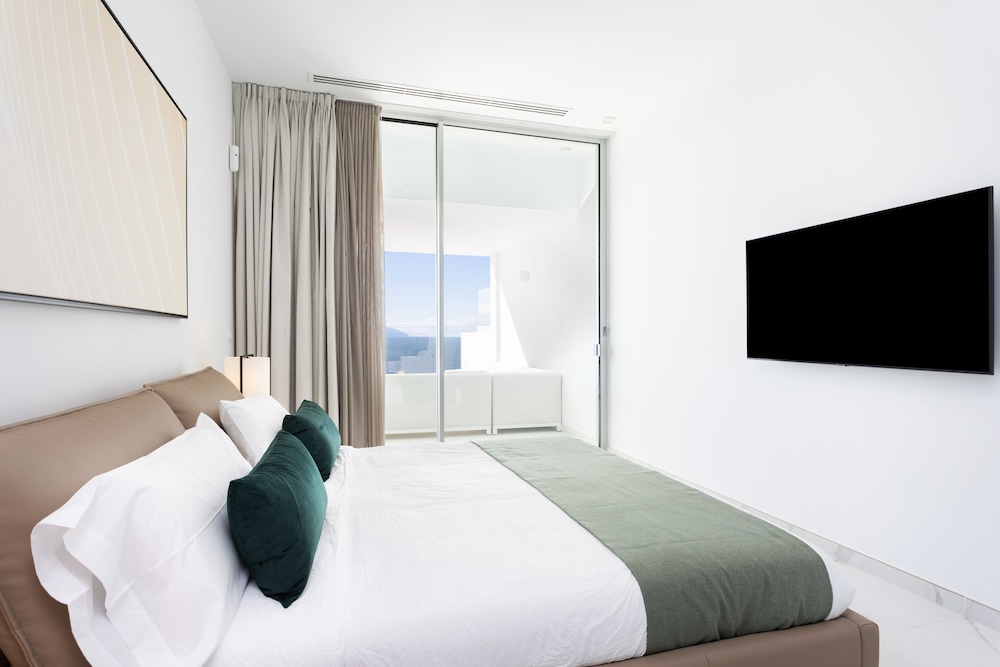 Suite, 2 Bedrooms, Private Pool (B4.1)