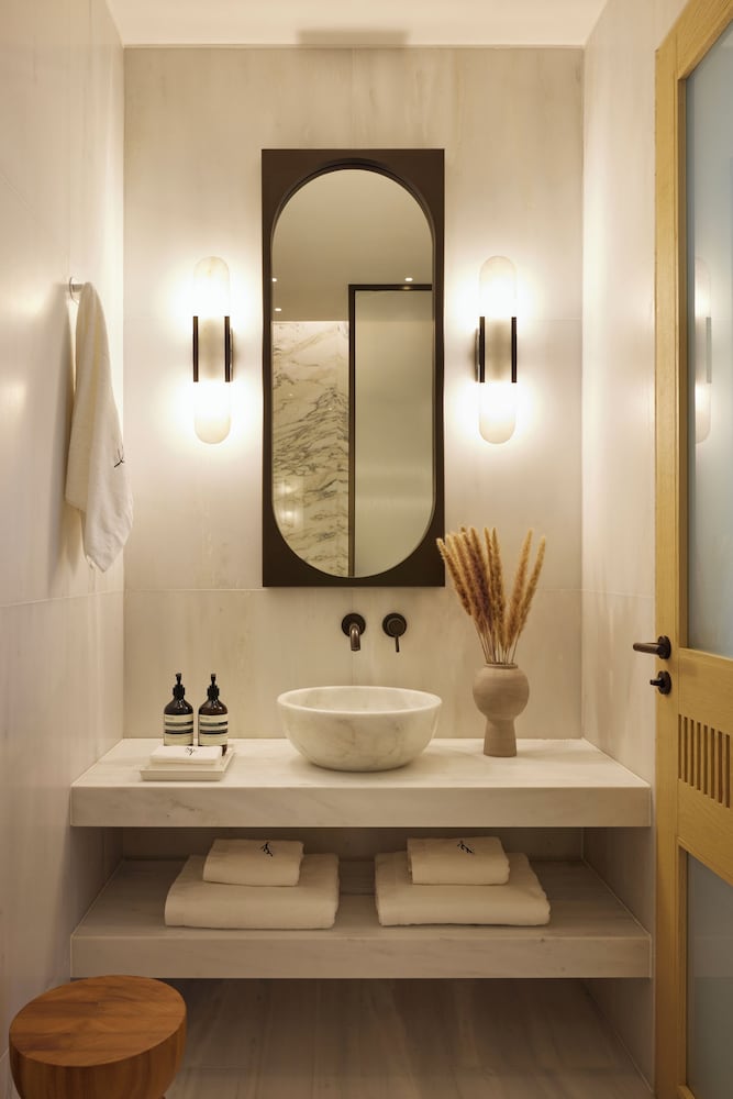 Superior Room Side Or Front Sea View - Photo 5