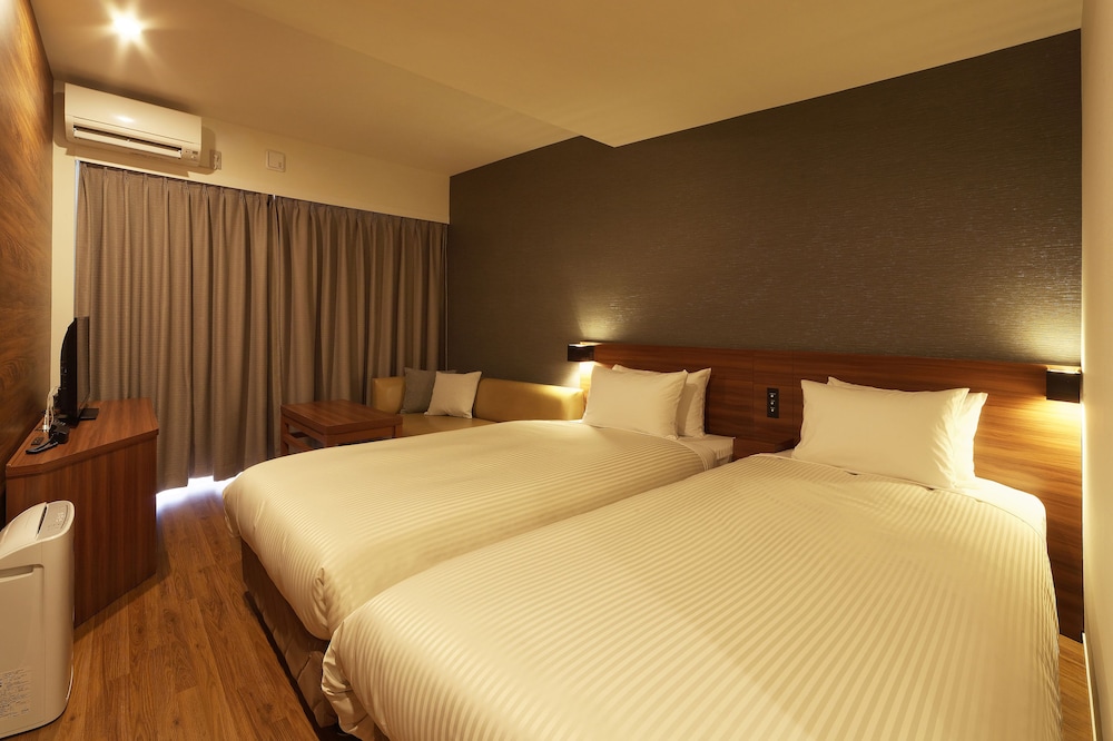 Standard Twin Room, Non Smoking, NO group booking/ more than 2 rooms photo 3