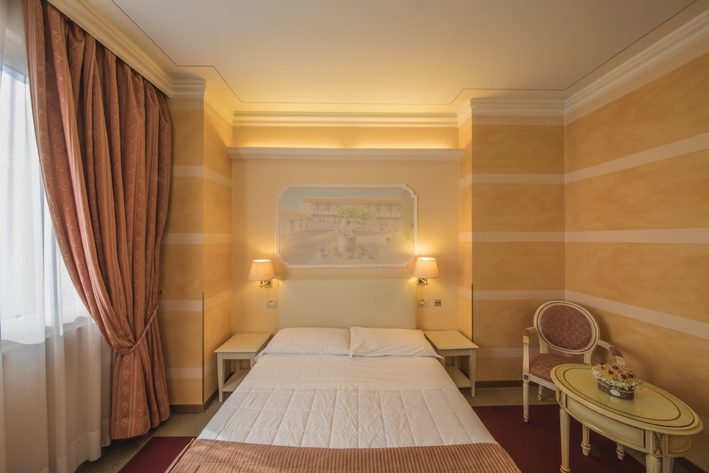 Double or Twin Room photo 1