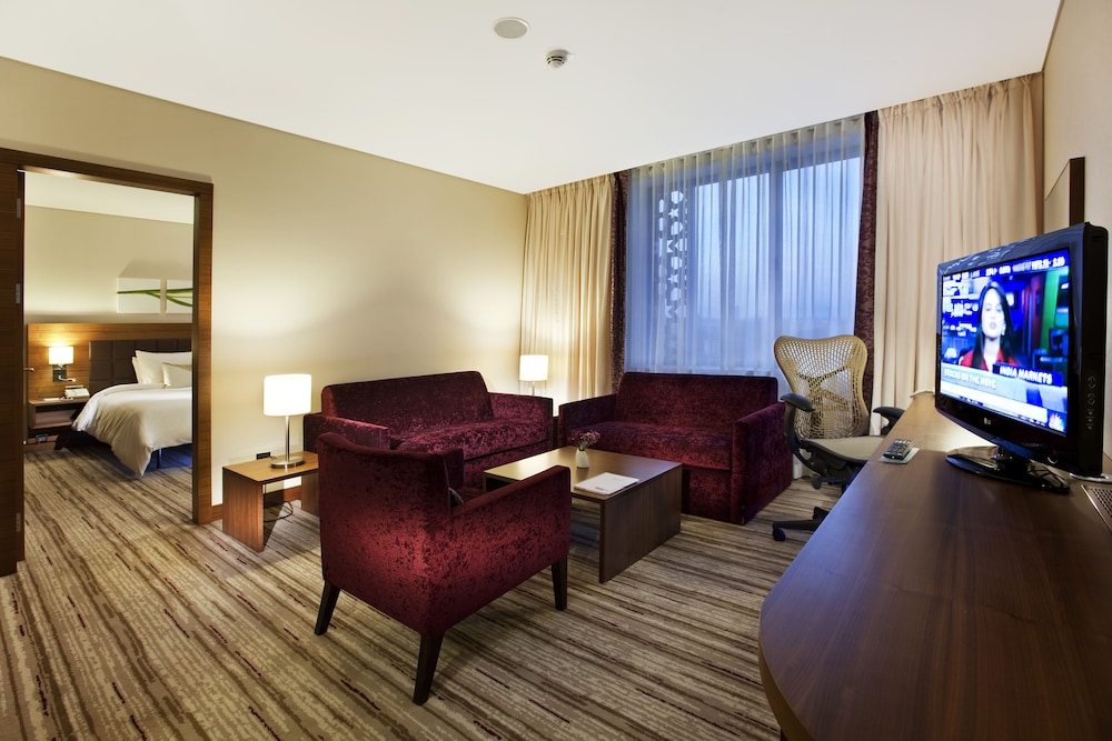 Standard Suite, 1 Bedroom thumbnail 5