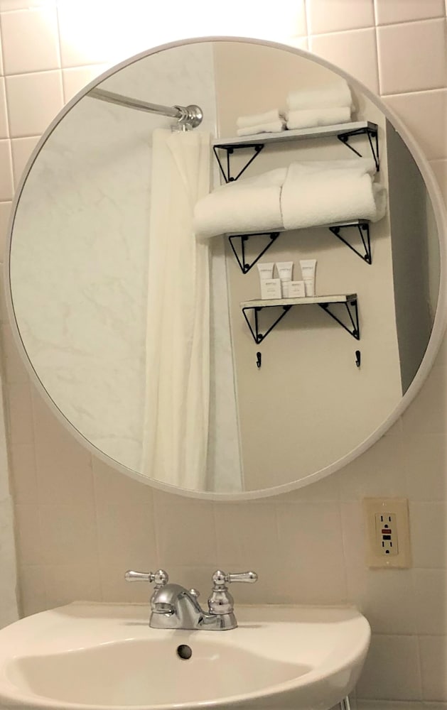 Standard Double Room - Photo 10