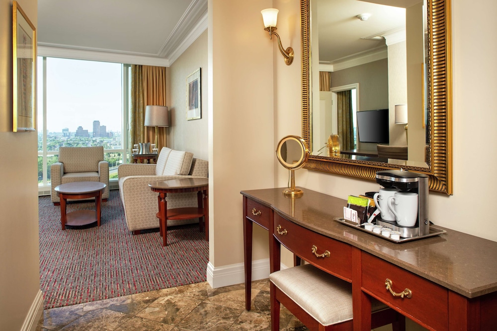 1 Bedroom Suite, 1 King Bed, Jetted Tub - Photo 2