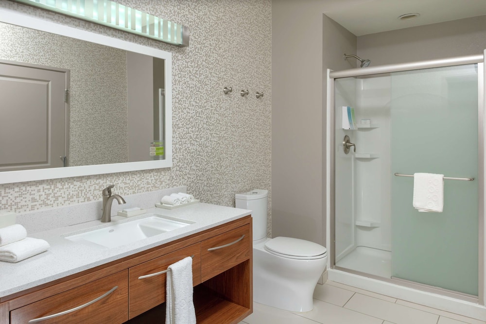 Suite, 1 King Bed, Accessible (Hearing) - Photo 5