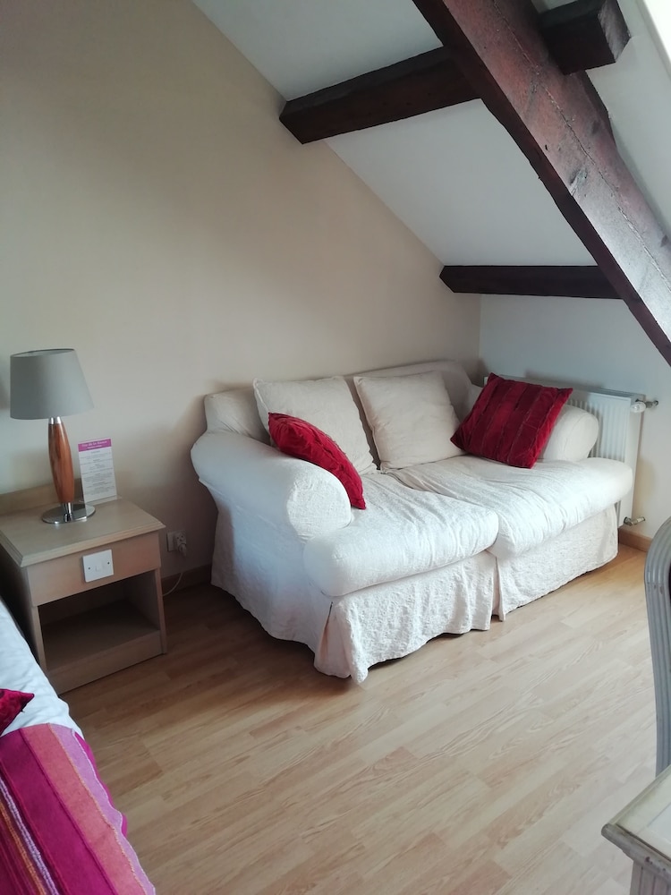 Economy Triple Room, River View photo 3