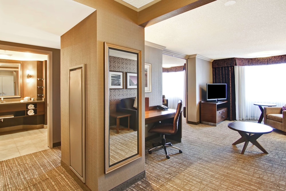 Suite, 1 King Bed with Sofa bed, Non Smoking thumbnail 6