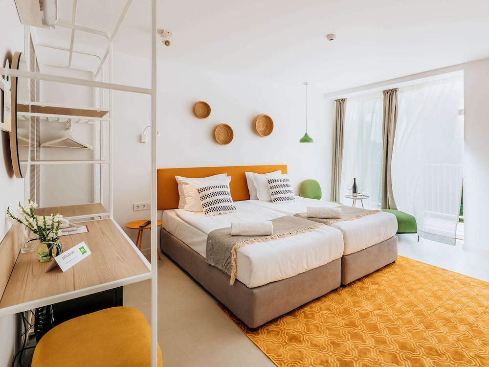 Standard Room, Multiple Beds - Photo 2