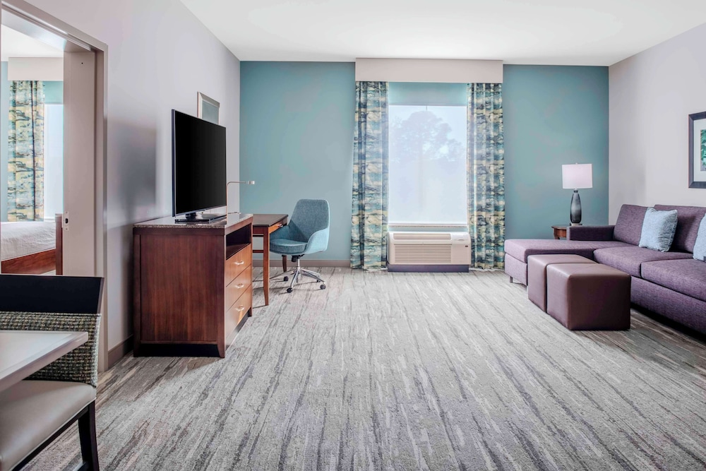 Suite, 1 King Bed, Non Smoking, Landmark View - Photo 3
