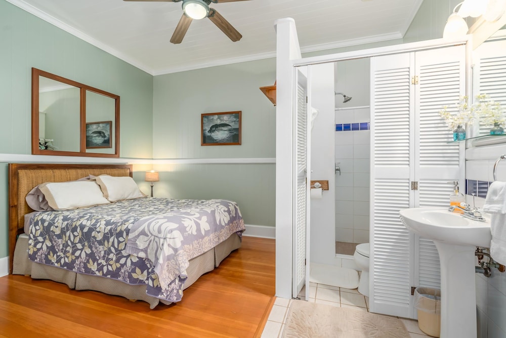 Economy Double Room, Ensuite (Bamboo Room)