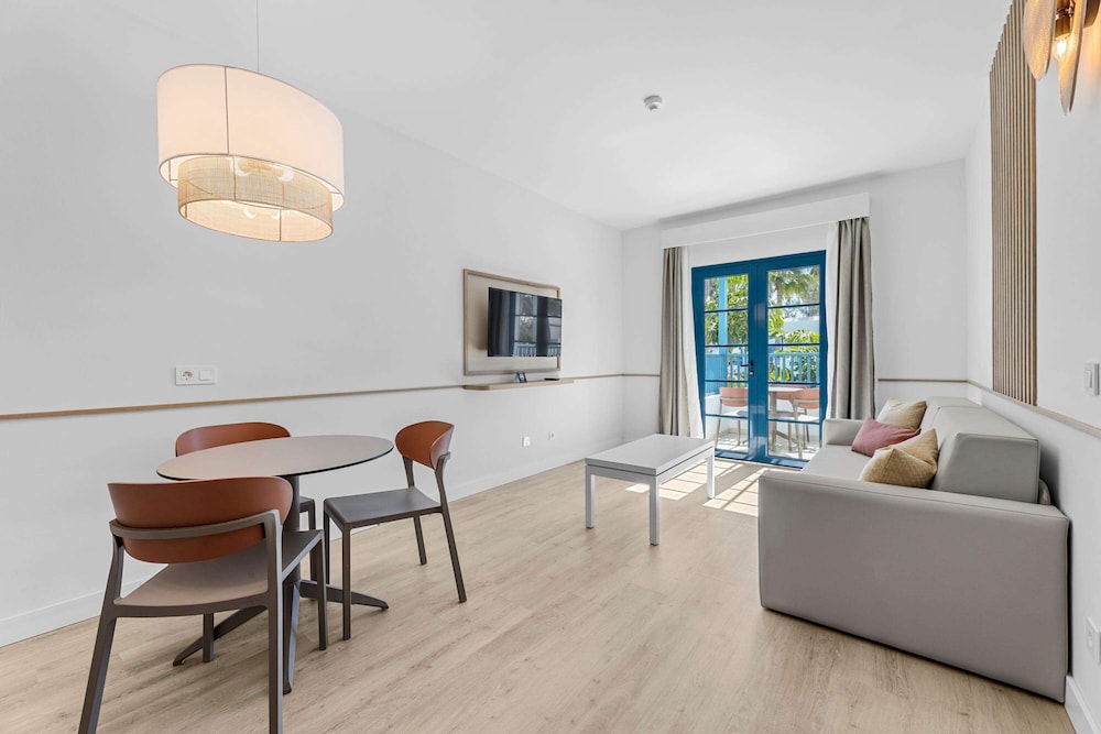 Deluxe Apartment, Pool View (3 Adults)