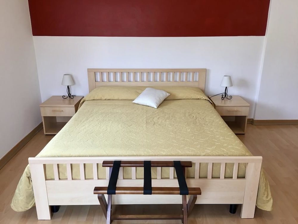 Basic Double or Twin Room, Garden View