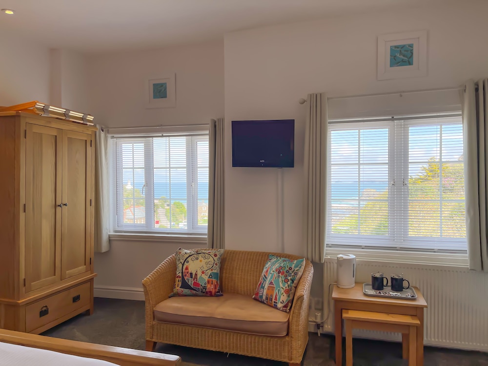 Double Room, Ensuite, Sea View (Second floor-Room 6) photo 2
