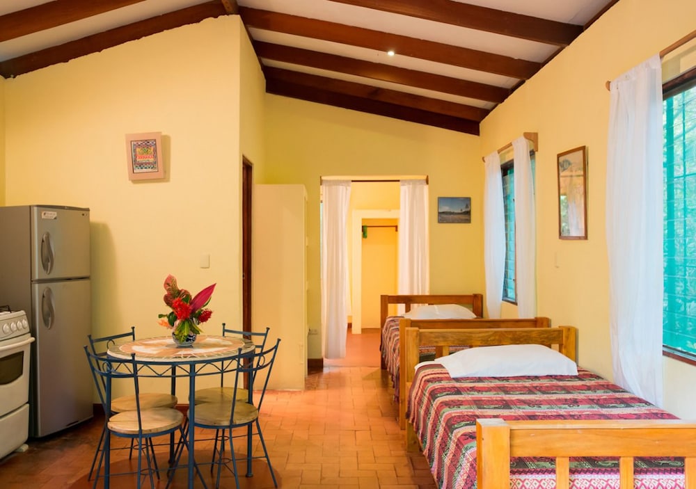 Cabaña Familiar, 2 Dormitorios, Cocina, Vista al Jardín