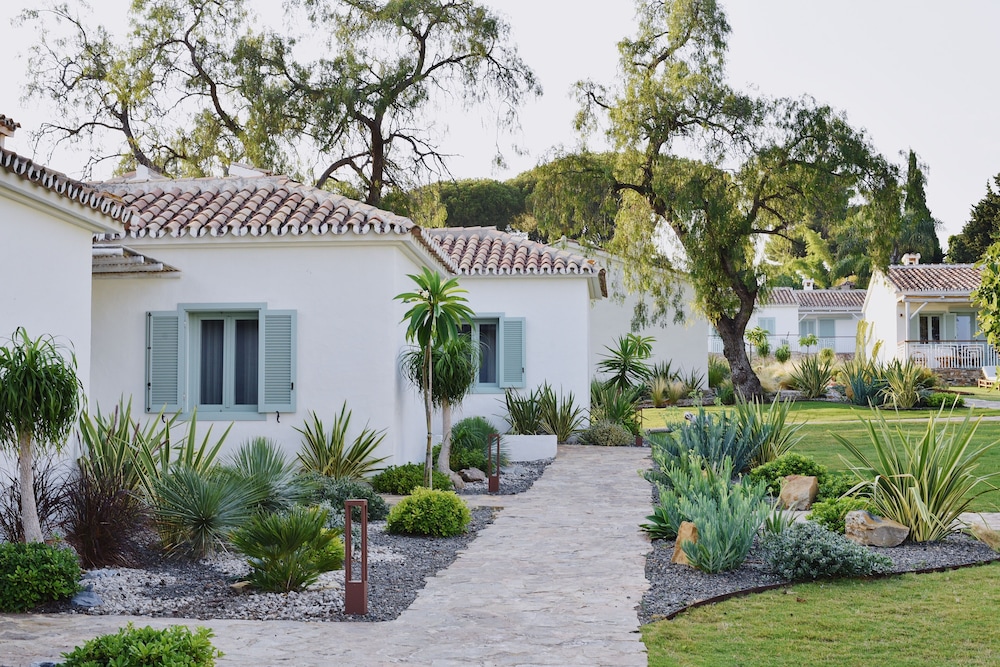 Deluxe Bungalow, 2 Bedrooms, Terrace thumbnail 6