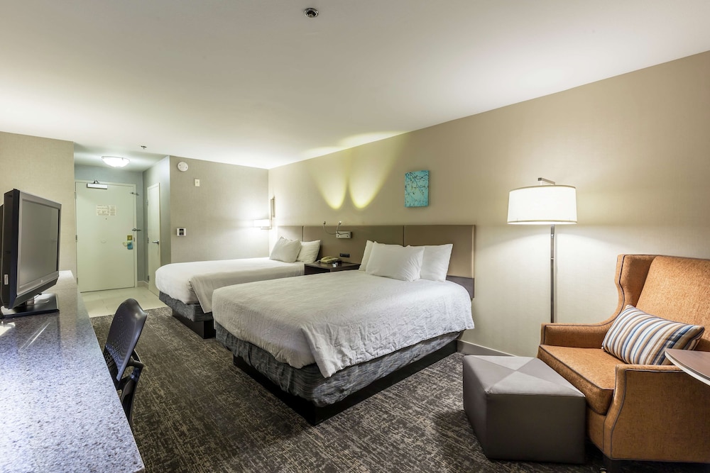 Junior Room, 2 Queen Beds, Accessible, Bathtub - Photo 3