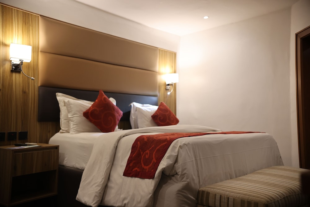 Deluxe Room, 1 Queen Bed, Non Smoking photo 2