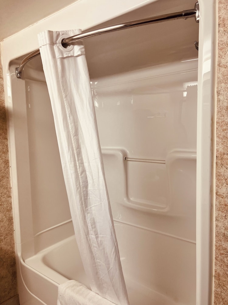 Suite, 1 King Bed, Non Smoking - Photo 5