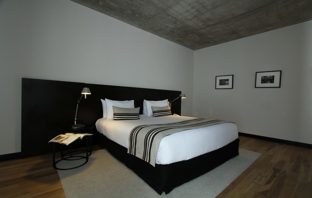 Room, 1 Queen Bed, Corner thumbnail 6