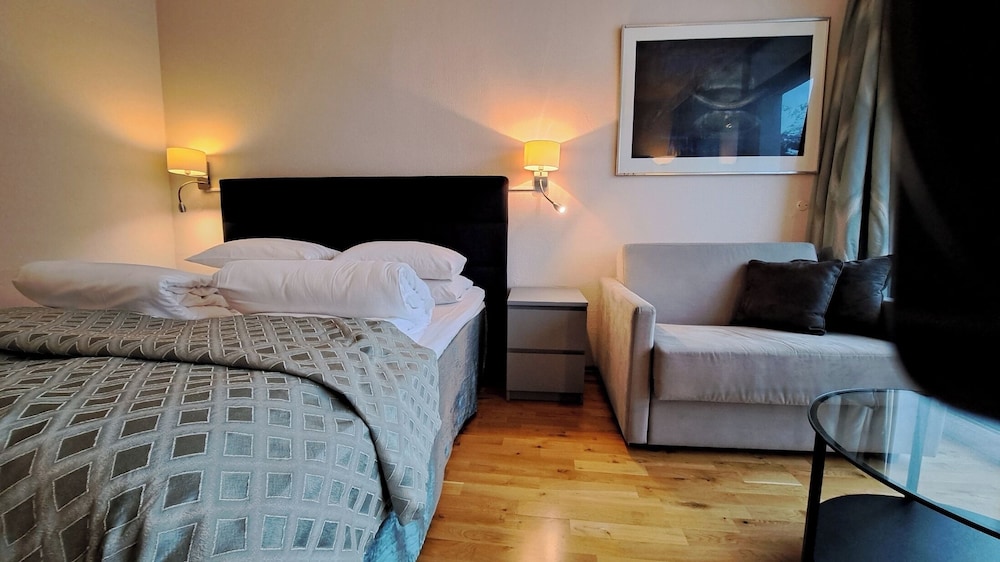 Superior Double or Twin Room (Fjord View) - Photo 7