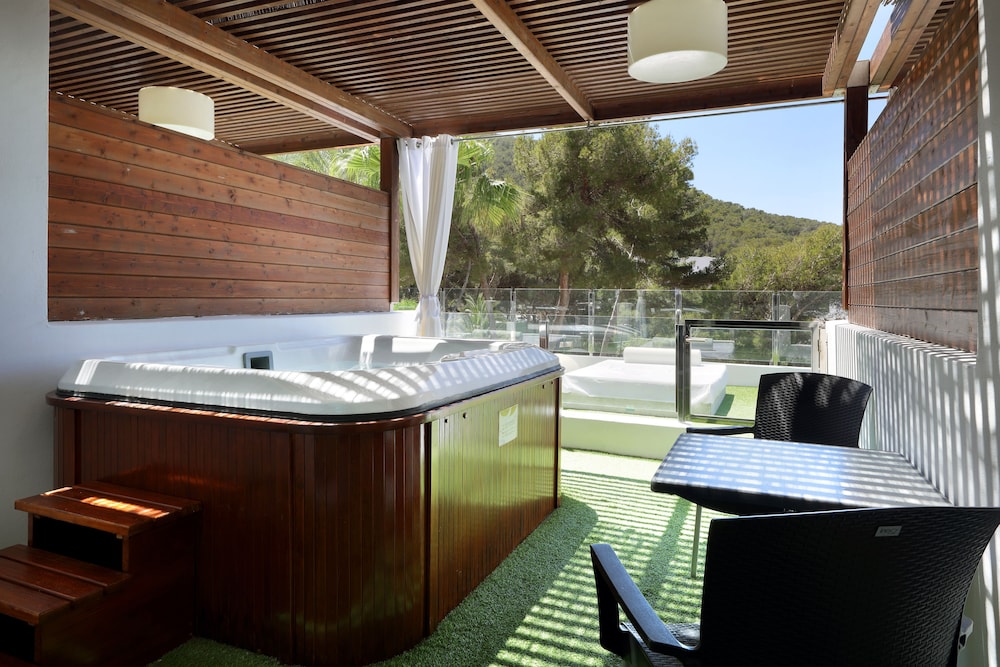 Deluxe Room, Jetted Tub (Terrace) - Photo 5