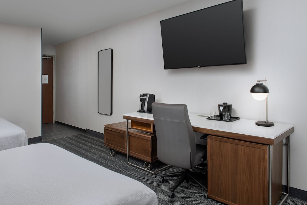 Room, 2 Queen Beds (Mobility Accessible, Transfer Shower) - Photo 5