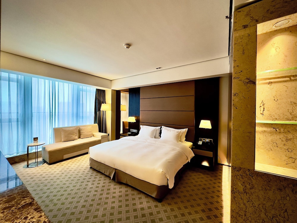Suite, 1 Bedroom - Photo 1