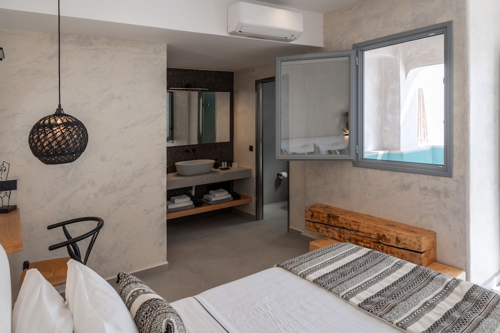 Signature Suite with Jetted Tub