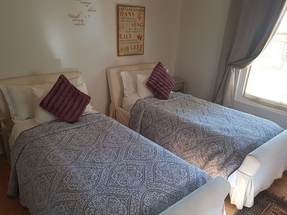 Standard Room (2)