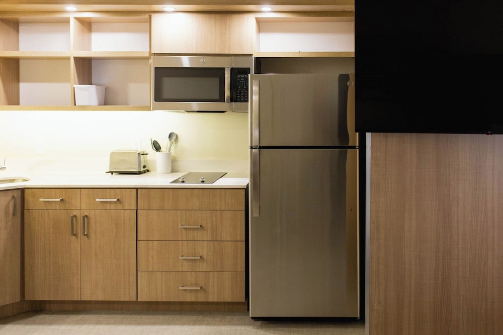 Suite, 1 Bedroom - Photo 2
