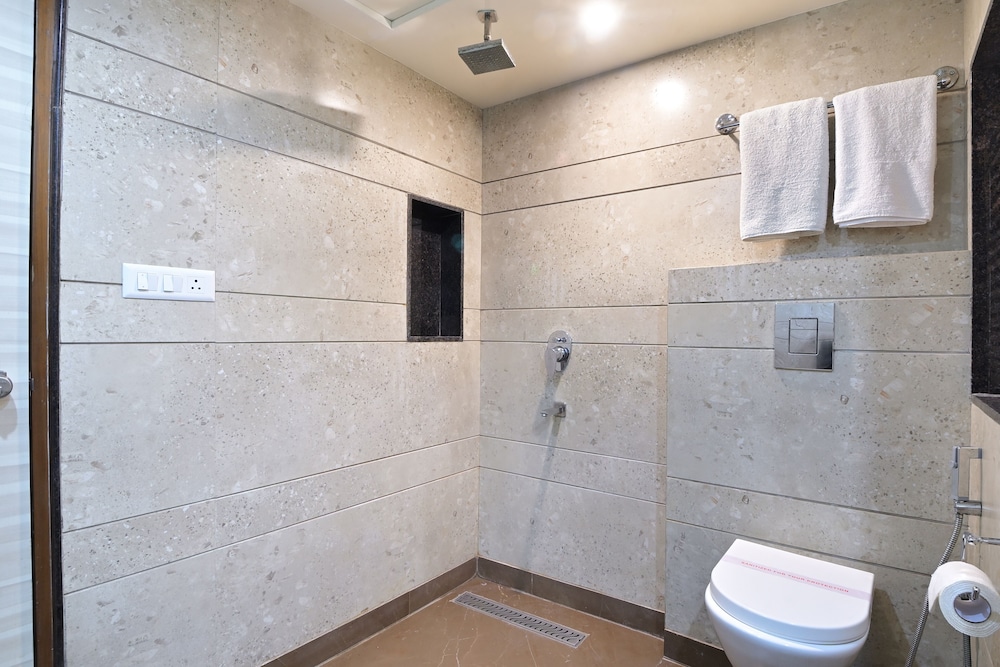 Family Room (2 Rooms with 1 Washroom) photo 3