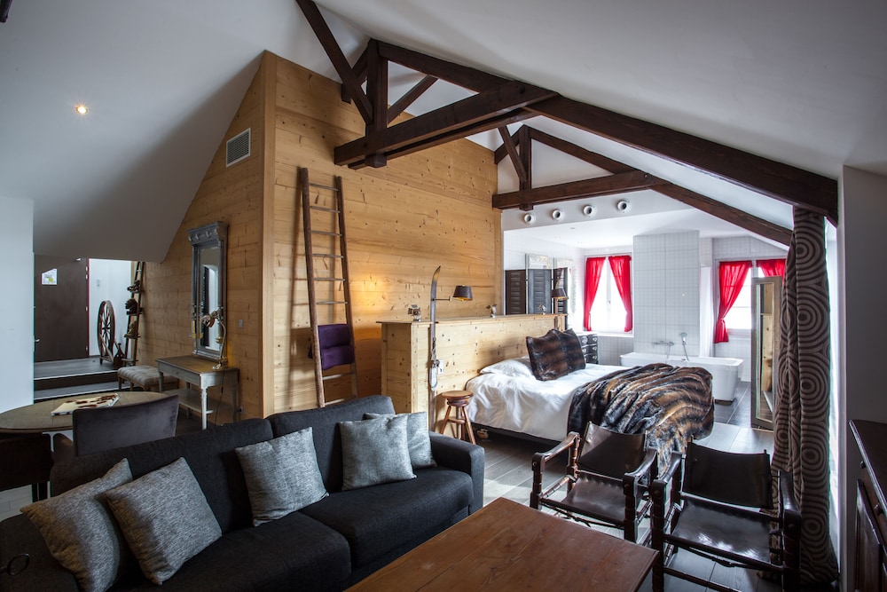 Junior Suite, 1 King Bed, Mountain View photo 1