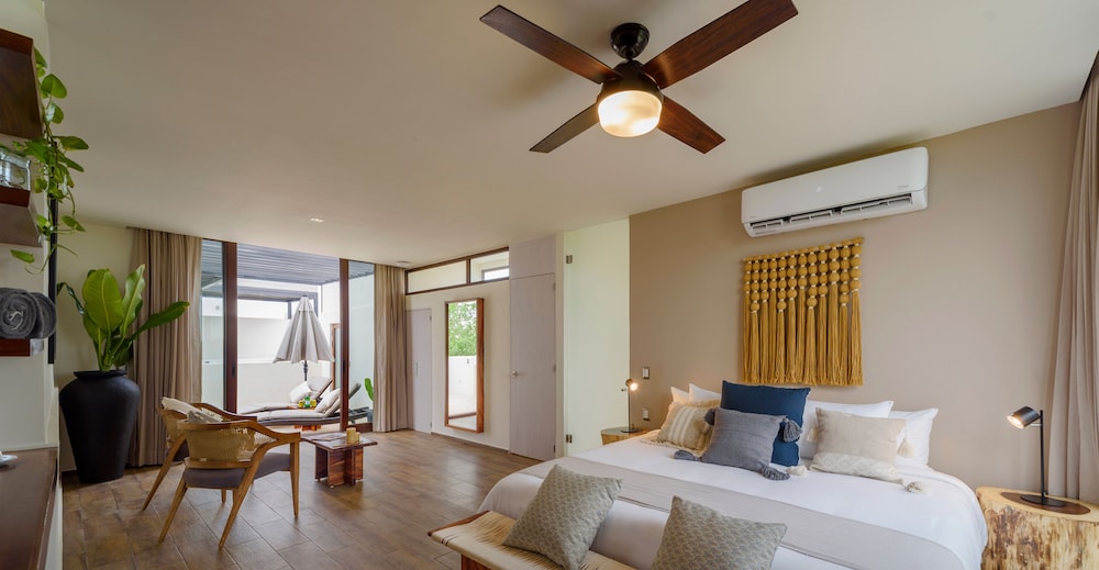 Penthouse, 1 King Bed, Private Pool - Photo 8