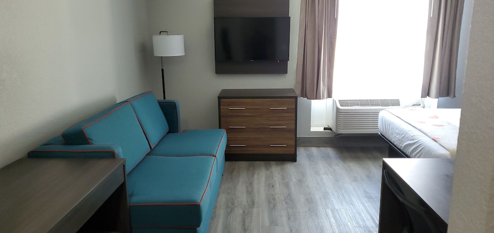Room, 1 Queen Bed with Sofa bed, Non Smoking (Efficiency) photo 2