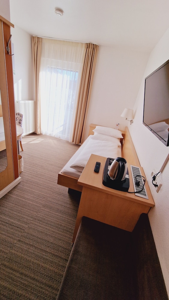 Small Single Room with Balcony photo 2