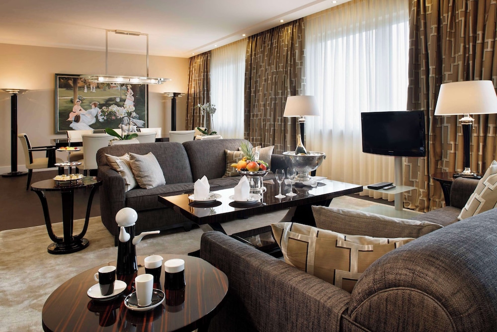 Superior Suite, City View (Tower)