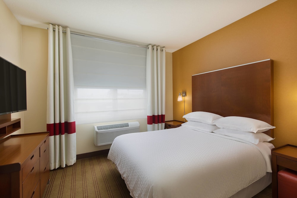 Executive Suite, 1 Bedroom - Photo 2