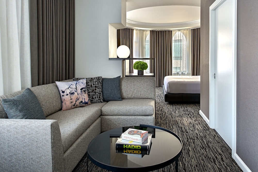 Junior Suite, 1 King Bed, City View, Corner - Photo 2